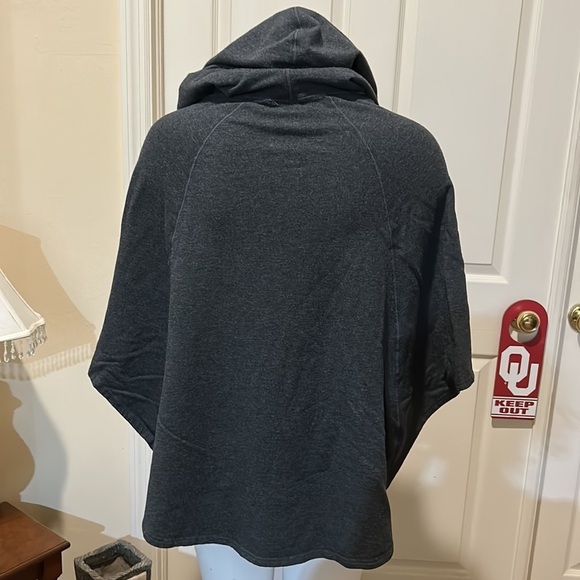 Bamboo by Brandwear Cape with hood. Small - Picture 4 of 8